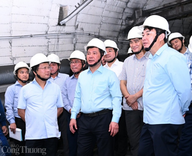 Bộ trưởng Nguyễn Hồng Diên kiểm tra, chỉ đạo công tác an toàn tại Công ty Than Vàng Danh